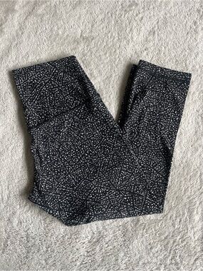 Lululemon Align Crop 21” size 6